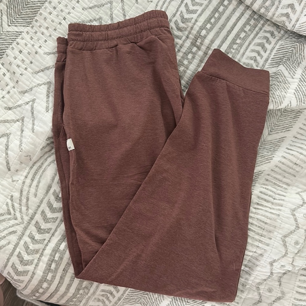 Vuori performance joggers